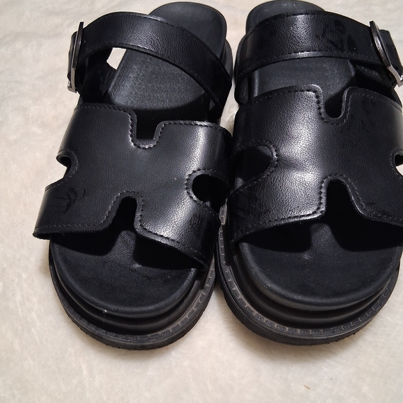 Black Chunky Leather Sandals with Platform Sole - Picture 2 of 9